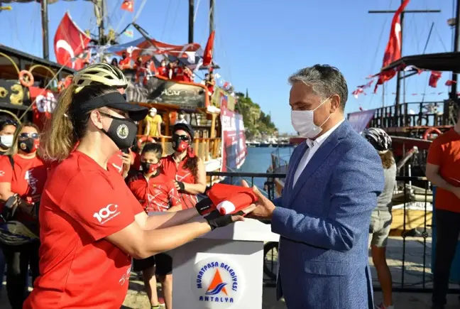 Denizde ve karada İstiklal Marşı okundu