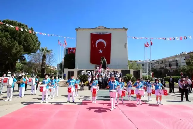 Selçuk'ta gençlik bandosu ile bayram coşkusu