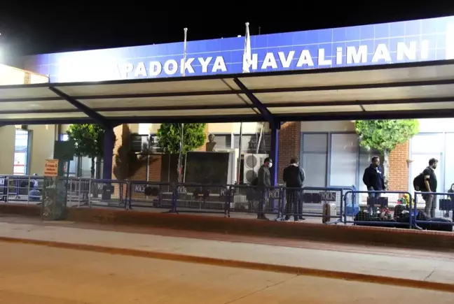 Nevşehir-İstanbul uçağı iptal edildi, yolcular havalimanında mahsur kaldı