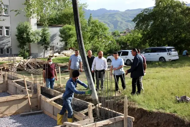 Hakkari el ele verdi, Bal kardeşler için ev yapıyor