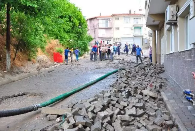 MANİSA'DA SAĞANAK YAĞIŞ HAYATI OLUMSUZ ETKİLEDİ