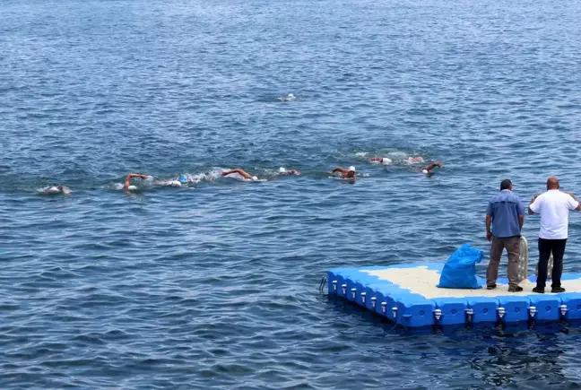 Dünya sağlık çalışanları ve dostluk için Sochi'den Giresun'a yüzdüler