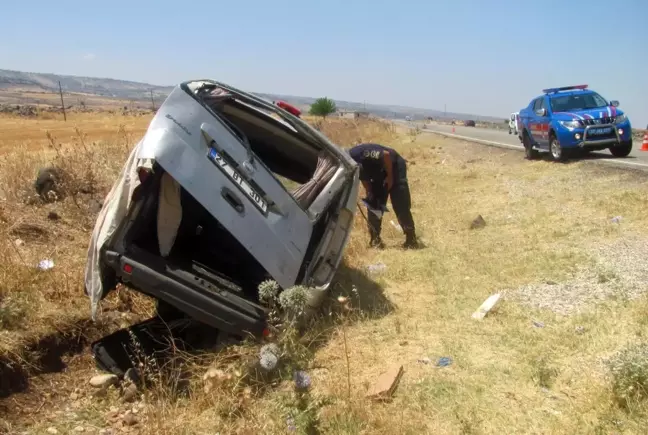 Son dakika: GAZİANTEP - Hafif ticari araç takla attı: 1 ölü, 2 yaralı