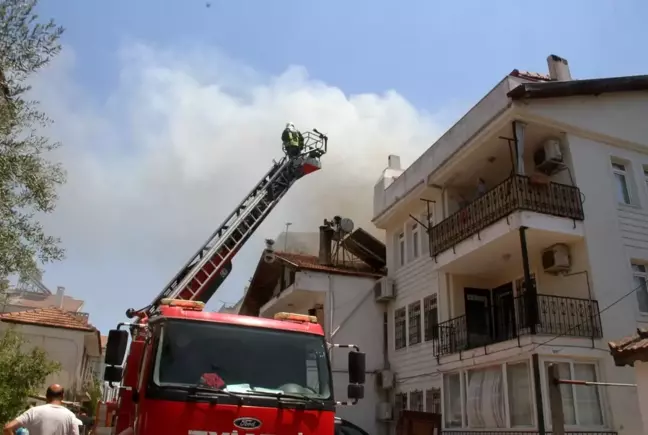 Fethiye'de korkutan çatı yangını