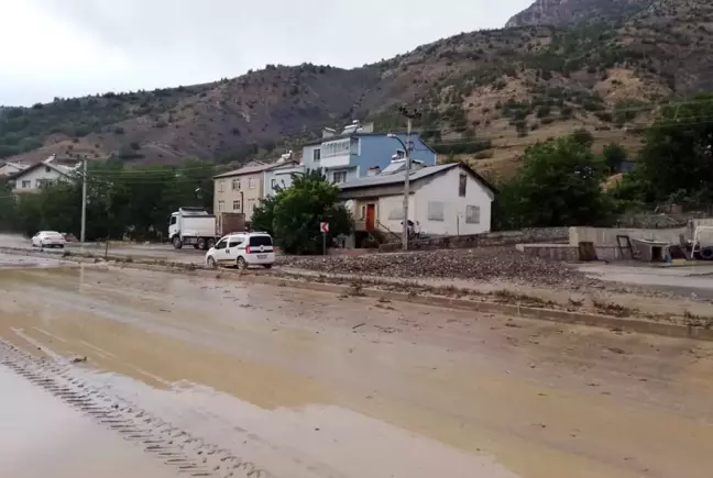 Gümüşhane'de 10 dakika süren dolu ve yağmur sele neden oldu