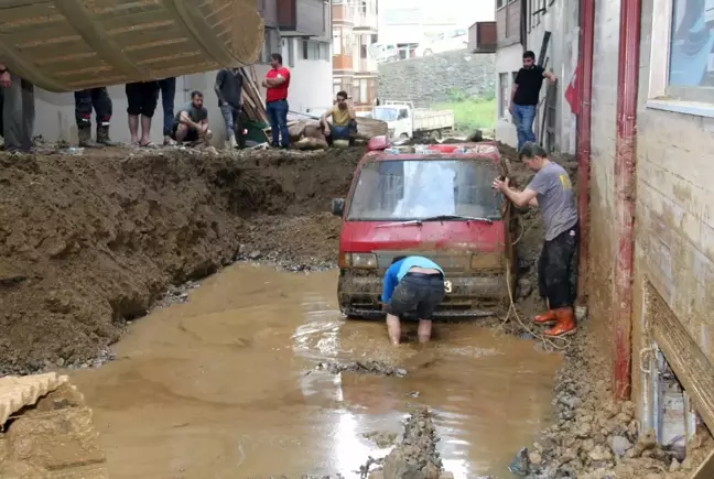 Son dakika haberi... Güneysu'da selin yaraları sarılıyor