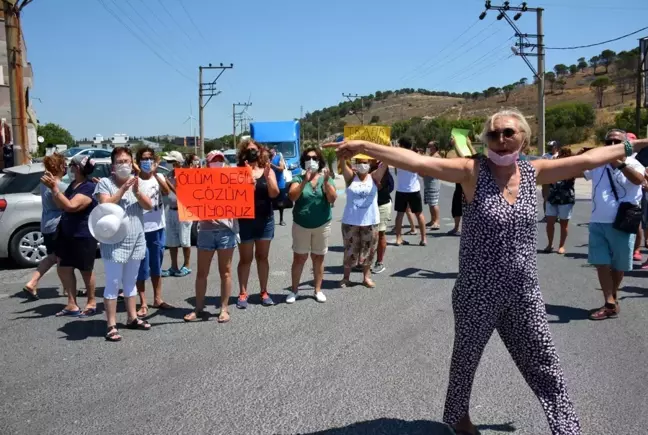 Dikili'de yol isyanı: Trafiğe kapatıp önlem alınması çağrısı yaptılar