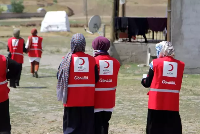 Kızılay Ağrı gönülleri, ihtiyaç sahibi ailelerin sofrasını kurban etiyle buluşturdu