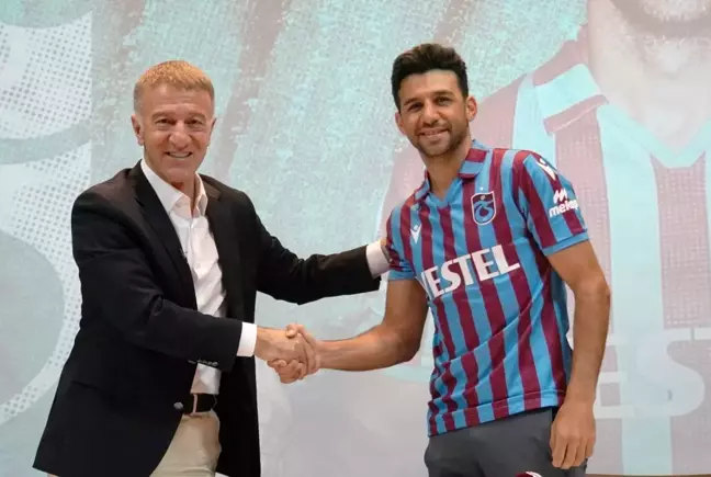 Trabzonspor İsmail Köybaşı için imza töreni düzenledi