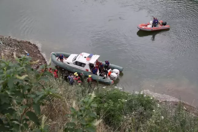 Son dakika haberi... Murgul'daki selde kaybolan kişinin cansız bedeni bulundu (2)???????