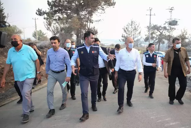 Bakan Kurum, yangının etkili olduğu Manavgat'ın Kalemler Mahallesi'nde incelemede bulundu (2)