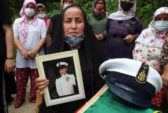 Son dakika haber: Çalıştığı yük gemisinde geçirdiği kaza sonucu ölen 3. kaptan memleketinde son yolculuğuna uğurlandı