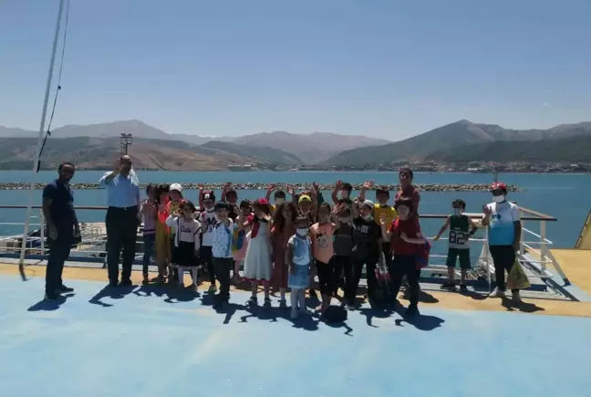 Tatvan'da öğrencilere Türkiye'nin en büyük iki feribotu tanıtıldı