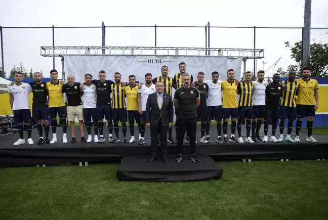 Son dakika haberleri... MKE Ankaragücü yeni transferlerine imza töreni düzenledi