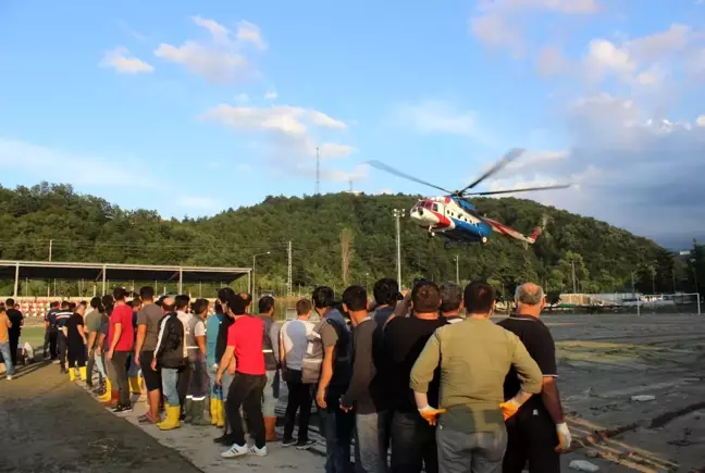 Türkeli'ye helikopter ve gemilerle binlerce ekmek ve su ulaştırılıyor