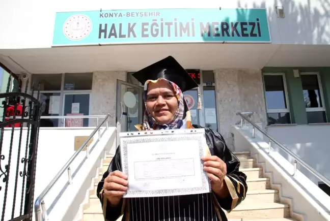 58 yaşında lise diploması aldı şimdiki hedefi ise üniversite okumak