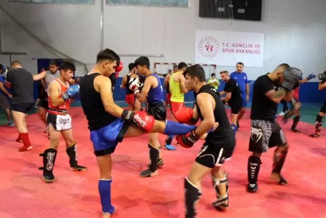 Muay Thai Milli Takım kampı Tatvan'da devam ediyor