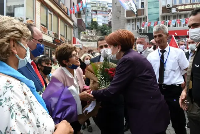 İYİ Parti Genel Başkanı Meral Akşener, Artvin'de esnafı ziyaret etti