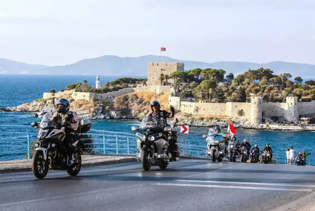 Kuşadası'nda motosiklet korteji düzenlendi