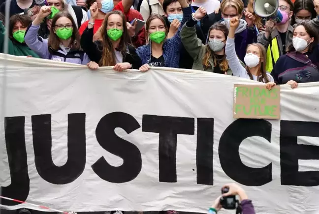 Almanya'da genel seçimler öncesinde iklim protestolarıBerlin'deki gösterilere genç aktivist Greta Thunberg de katıldı