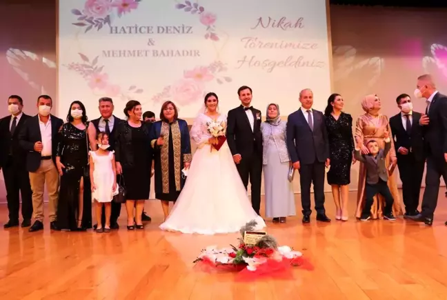 Nikah 30 şahit eşliğinde kıyıldı