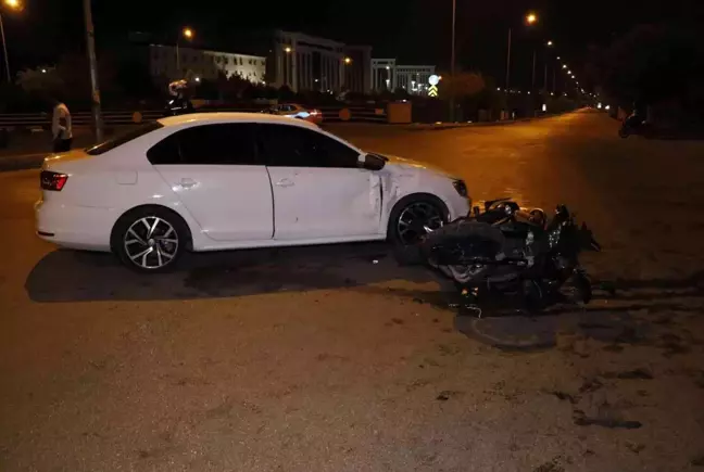 Son dakika haber! Motosikletli sivil polisler otomobille çarpıştı: 2 polis yaralı