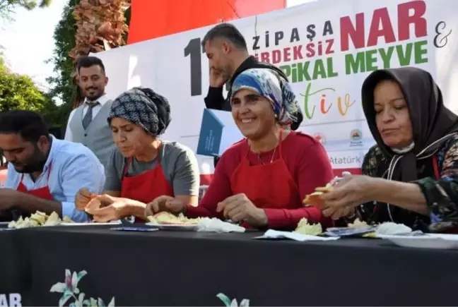 FESTİVALDE NAR YEME YARIŞMASI; EN HIZLI BİTİREN ÇEYREK ALTIN KAZANDI