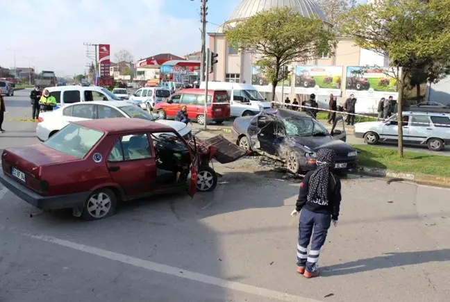 Son dakika haberi: Samsun'da 3 otomobil birbirine girdi: 1 ölü, 3 yaralı