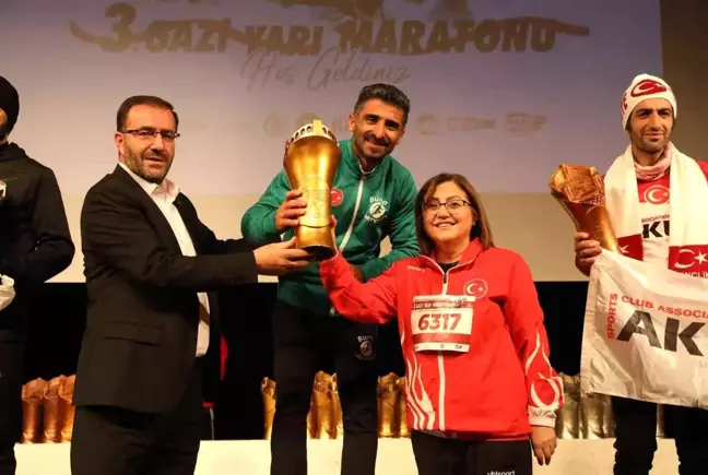 Gazi Yarı Maratonu'nun ödülleri sahiplerini buldu