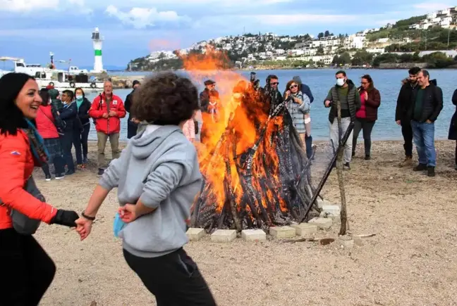 Son dakika haberleri... Dev ateş yakıldı, halaylar çekildi, 