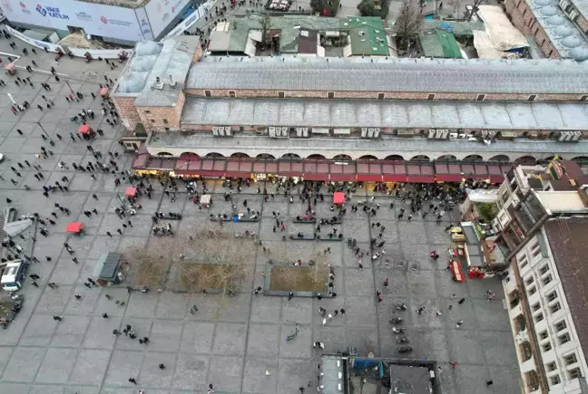 Eminönü'nde yılbaşı alışverişi yoğunluğu