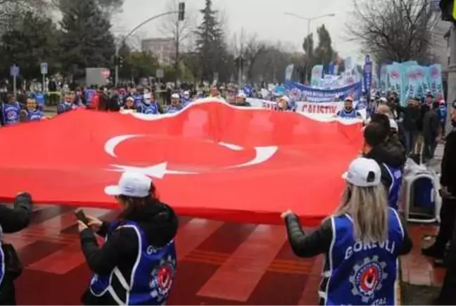 İZMİT'TE METAL İŞÇİLERİNDEN 'TOPLU SÖZLEŞME' MİTİNGİ