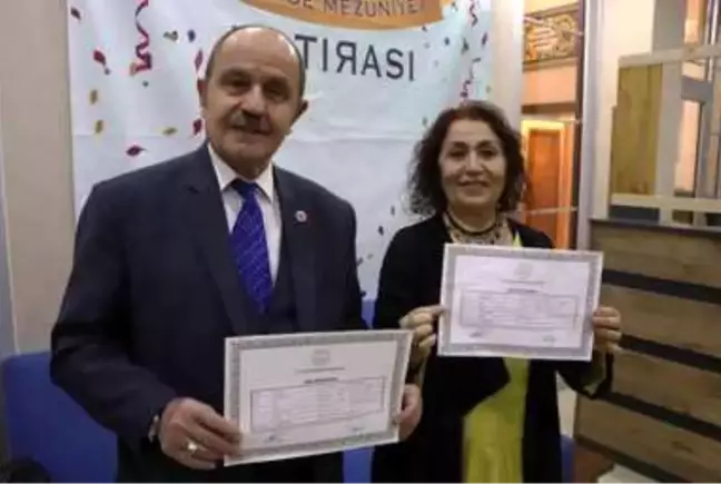 Yıllar sonra eğitimlerini tamamladılar: Biri 71, diğeri 67 yaşında lise diploması aldı