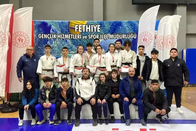 Yunusemreli judocular Fethiye'den madalyalarla döndü