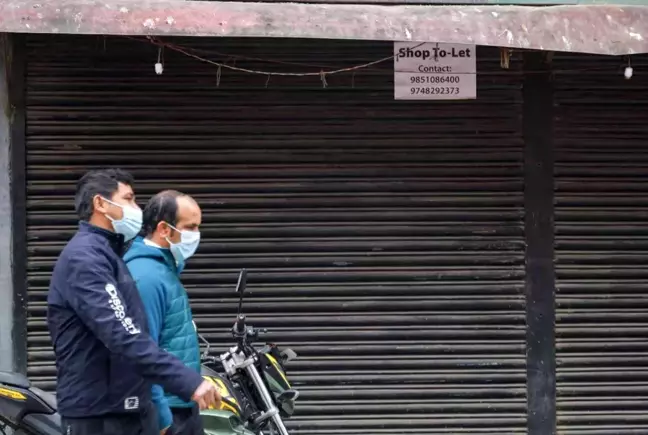 Nepal'de salgının etkisiyle turistik Thamel bölgesi sessizliğe gömüldü