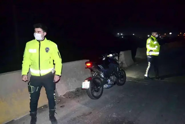 Ata çarpan motosikletli yaralandı