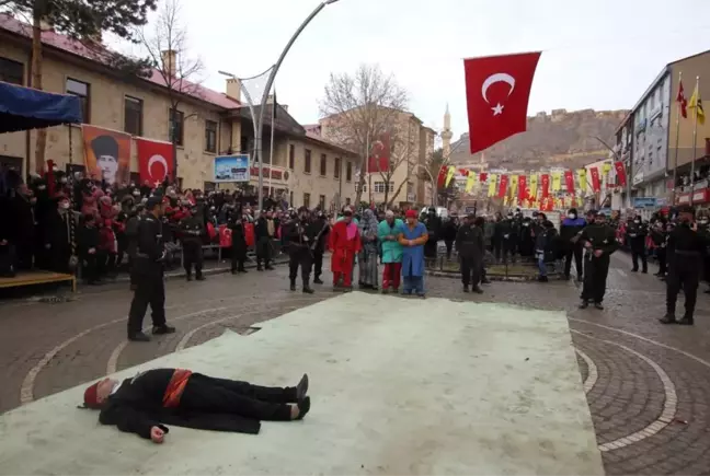 Bayburt'ta kurtuluş coşkusu Cumhuriyet Caddesine taştı