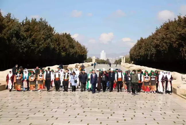 Türkmen Alevi Bektaşi Vakfı'ndan Anıtkabir'e ziyaret