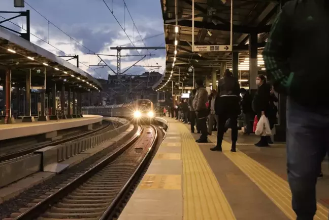 MARMARAY, BİR GÜNDE 580 BİNDEN FAZLA YOLCU TAŞIYARAK REKOR TAZELEDİ