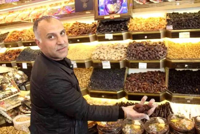 Ramazan'ın vazgeçilmezi hurma tezgahları renklendirdi! Fiyat 30 TL'den 300 TL'ye kadar çıkıyor