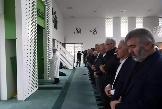 Diyanet İşleri Başkanı Erbaş, Hollanda'da cami açılışı yaptı