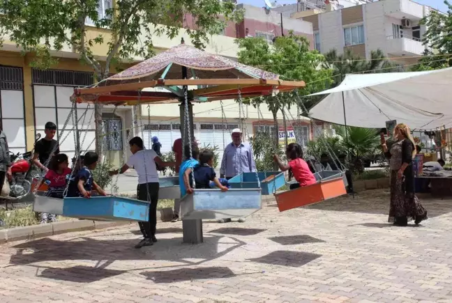 Kilis'te çocuklar bayram yerinde gönüllerince eğleniyor