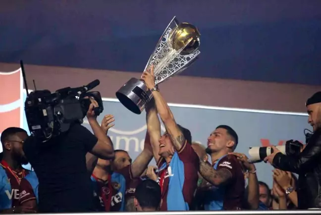 38 yıllık hasret sona erdi! Trabzonspor şampiyonluk kupasını aldı