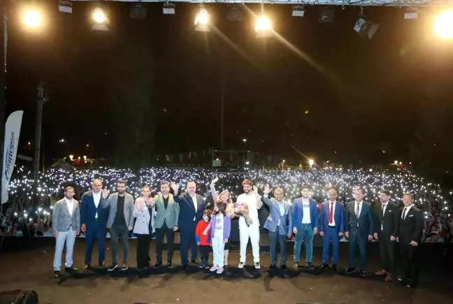 Gençlerin 19 Mayıs heyecanı festival coşkusuyla birleşti: Festivalin 3. gününde gençlik meşalesi yakıldı