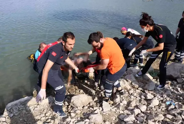 Serinlemek için girdikleri gölette cansız bedenleri bulundu