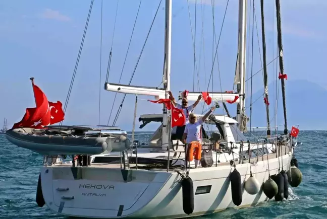 Terliklerini karaya bırakıp tekneleriyle dünya turuna çıktılar