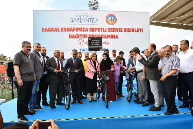 Gaziantep'te 2 bin bakkala sepetli bisiklet dağıtıldı