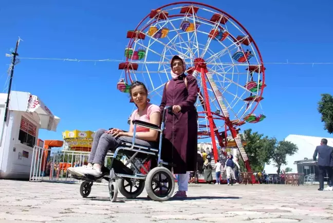 Bu lunaparkta engelli çocuklar ücretsiz eğleniyor