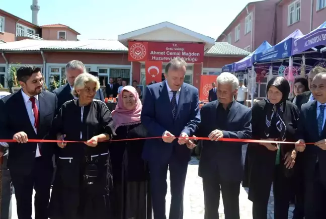 Aile ve Sosyal Hizmetler Bakan Yardımcısı Duran, sergi açılışına katıldı