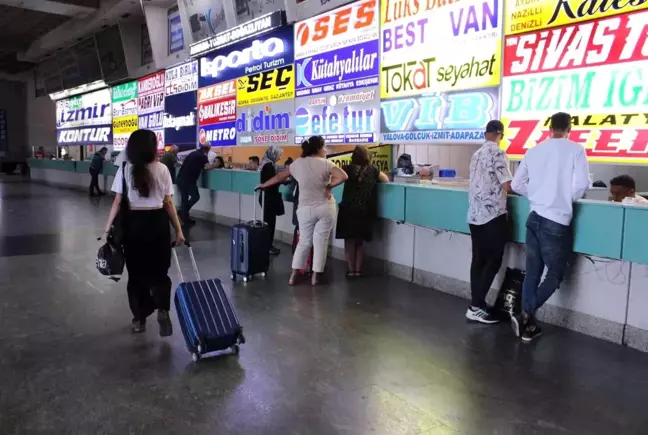 Otobüs terminalinde bayram mesaisi